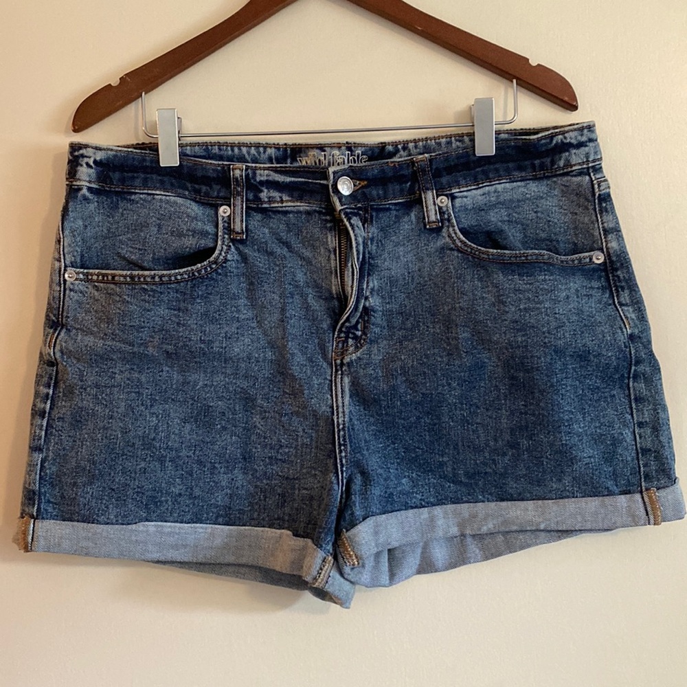 Size 16 Wild Fable acid wash denim short